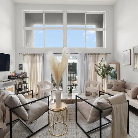 The Italian Retreat, Little Italy Apartment
